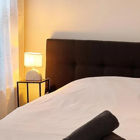 شقة New Spacious Boutique Apartment's In The Center Of *